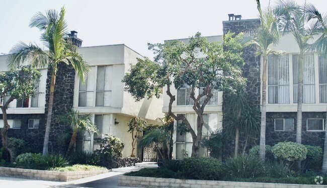 Building Photo - 2714 W Clark Ave