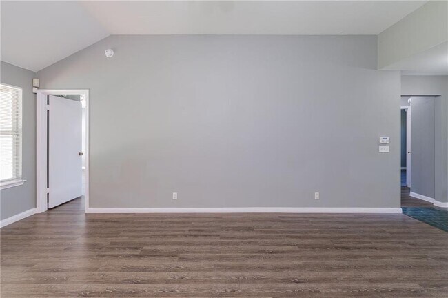 Building Photo - 1000 Honeysuckle Dr