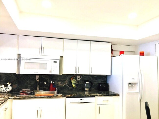 Building Photo - 1301 NE Miami Gardens Dr