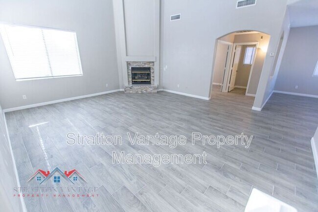 Building Photo - 16627 W McKinley St