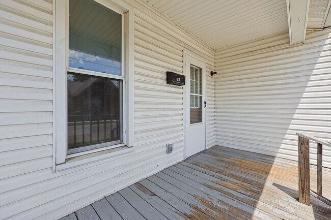 Building Photo - 3 Bed, 1 Bath Home with Fenced Backyard | Fresh Updates Throughout | Newark, OH