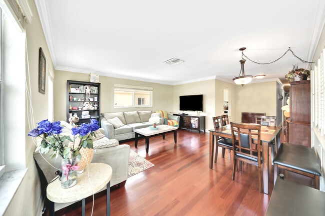 Building Photo - 2701 Middle River Dr