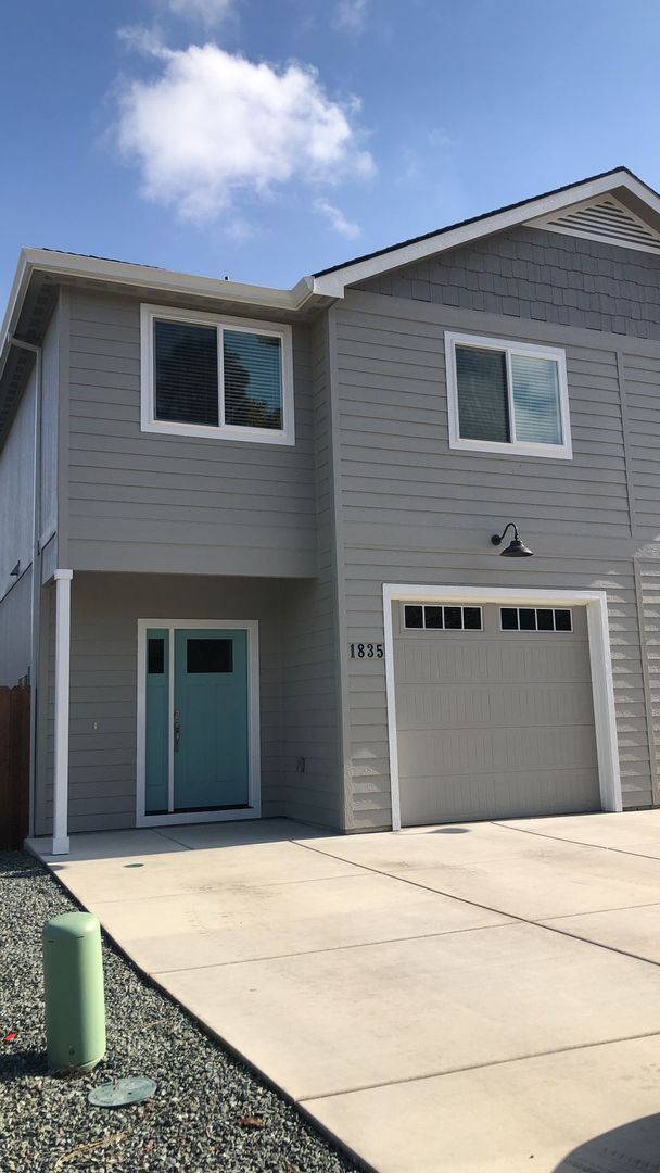 Primary Photo - 1835-1837 Lillian St