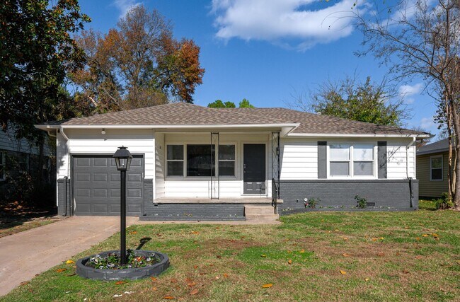 Primary Photo - 3BR/1BA Home with W/D Hookups + Holiday Move-In Special $250 !!