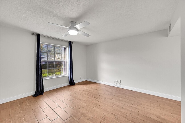 Building Photo - 428 NW 70th Ave