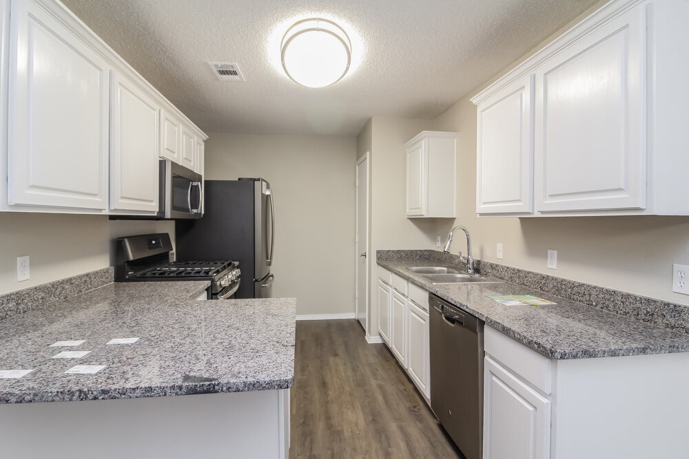 Building Photo - 900 Vicksburg Ln