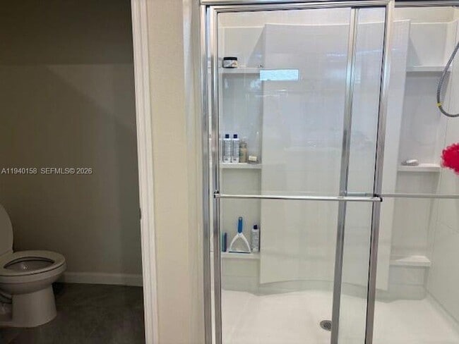 Building Photo - 571 Old Country Rd S E