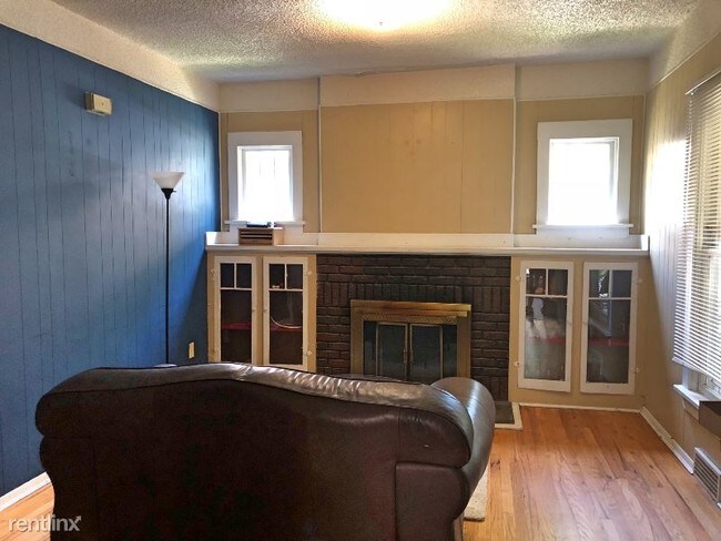 Primary Photo - 419 E Stuart St