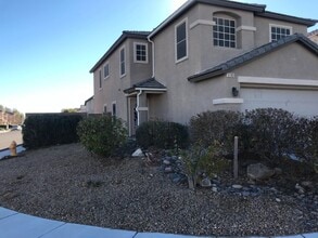 Building Photo - 5 Bedroom House! Great Room living space d...