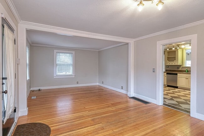 Building Photo - Charming 2 Bedroom, 1 Bathroom Chalet.