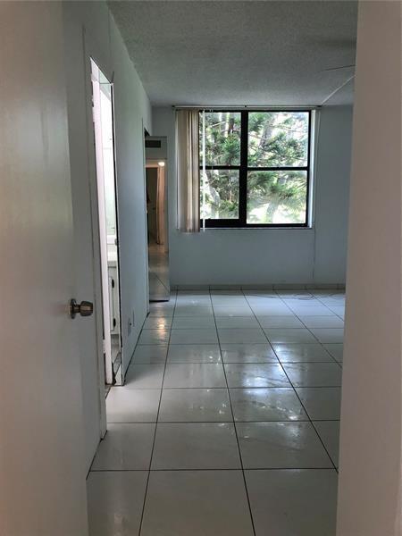 Building Photo - 20350 W Country Club Dr