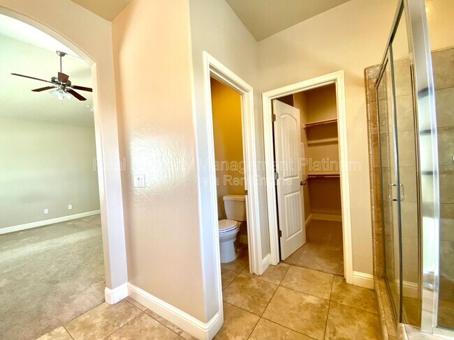 Building Photo - 6162 E Farrin Ave