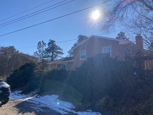 Building Photo - 3 bedroom - Hartsock