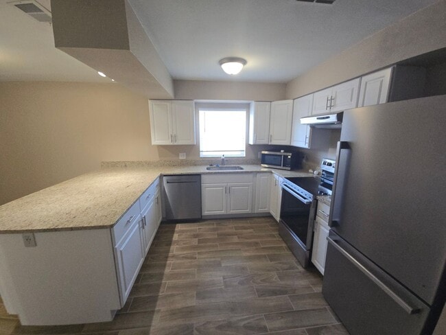 Building Photo - Nicely remodeled 2 bath 2 bed home