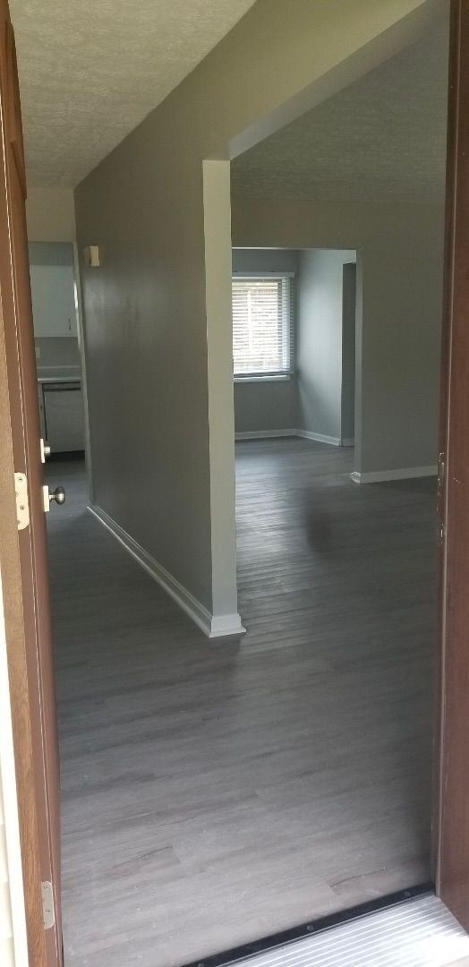Building Photo - Available 8/1/26 - East Louisville 3 bed, 1.5 bath ranch on corner lot