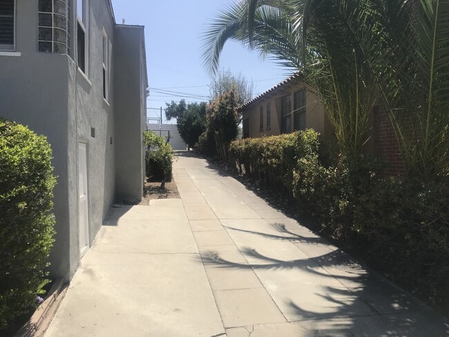 Building Photo - Spacious and Beautiful Home