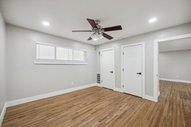 Building Photo - 2207 Mimosa Dr