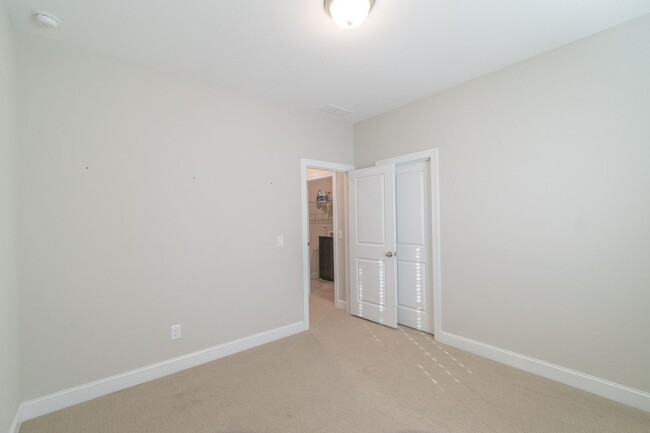 Building Photo - Spacious & Elegant 4 Bedroom Home in Fort ...