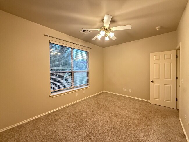 Building Photo - 4-bedroom property in a fantastic North Edmond