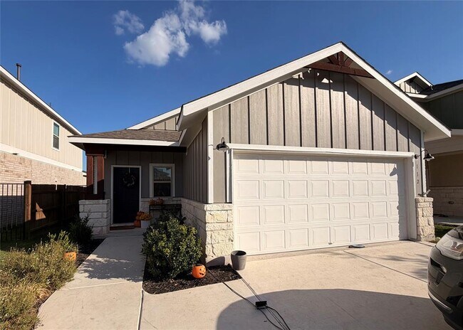 Building Photo - 112 Bennington Dr