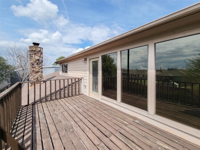 Building Photo - 4717 Country Club View