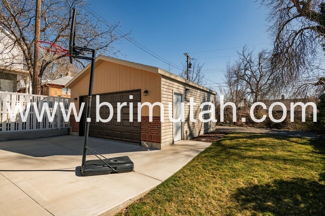 Building Photo - 1572 Kensington Ave