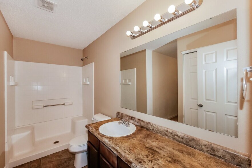 Building Photo - 6639 W Philadelphia Dr