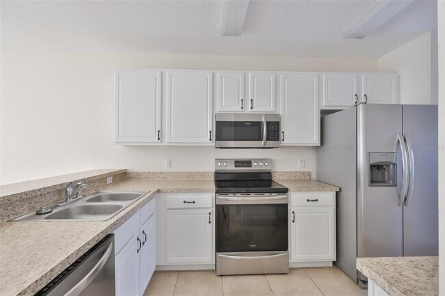 Building Photo - 15843 Fishhawk View Dr