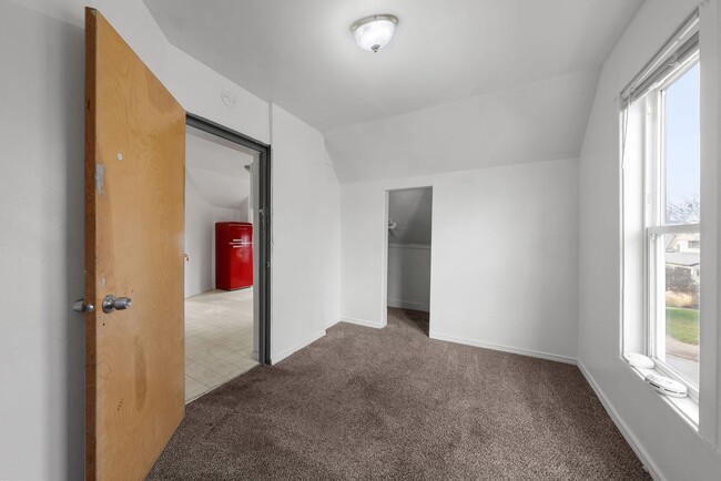 Building Photo - 1514 N Cedar St