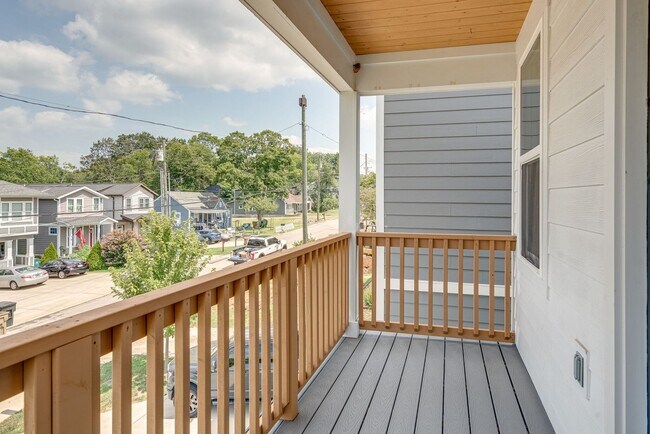 Building Photo - AVAILABLE September 1st. UPDATED 3 Bedroom...