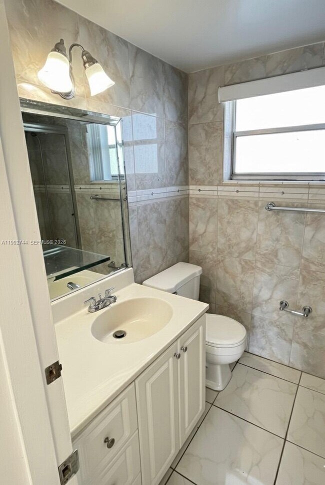 Building Photo - 19051 NE 2nd Ave