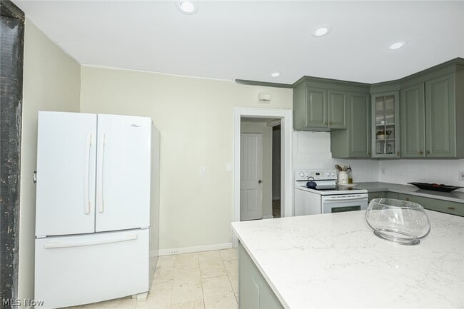 Building Photo - 2927 Huntington Rd