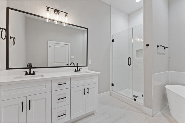 Building Photo - 806 E 39th St