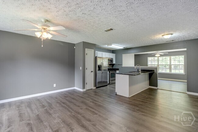 Building Photo - 402 Sterling Creek Dr