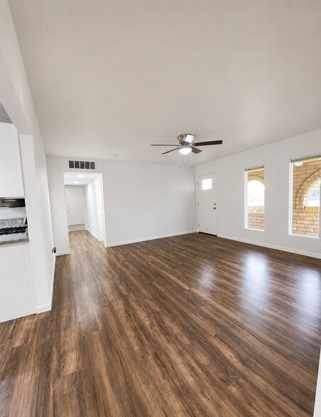Building Photo - 2533 S Olivia Ave
