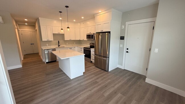 Building Photo - The Preserve-Only First Month’s Rent and S...