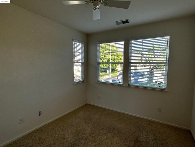 Building Photo - 575 Quindell Way