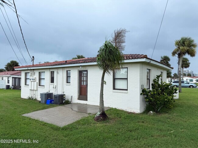 Building Photo - 195 Cardinal Dr
