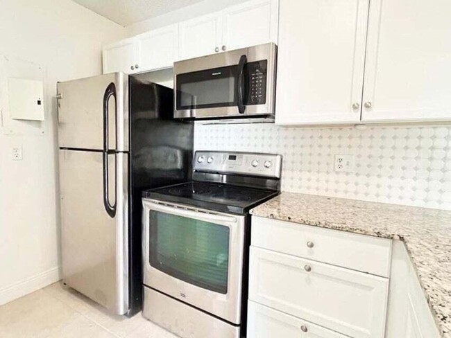 Building Photo - 1110 Green Pine Blvd