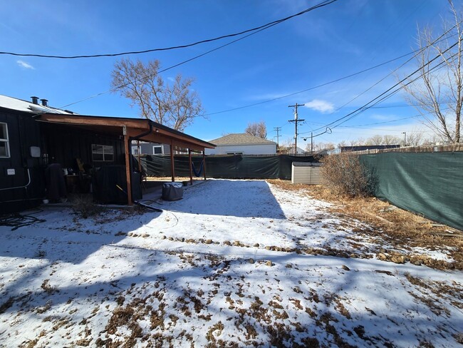 Building Photo - Charming 2B/1B with Huge Yard Available in...