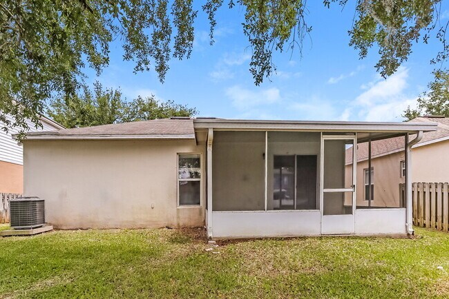 Building Photo - 98 Reeding Ridge Dr E