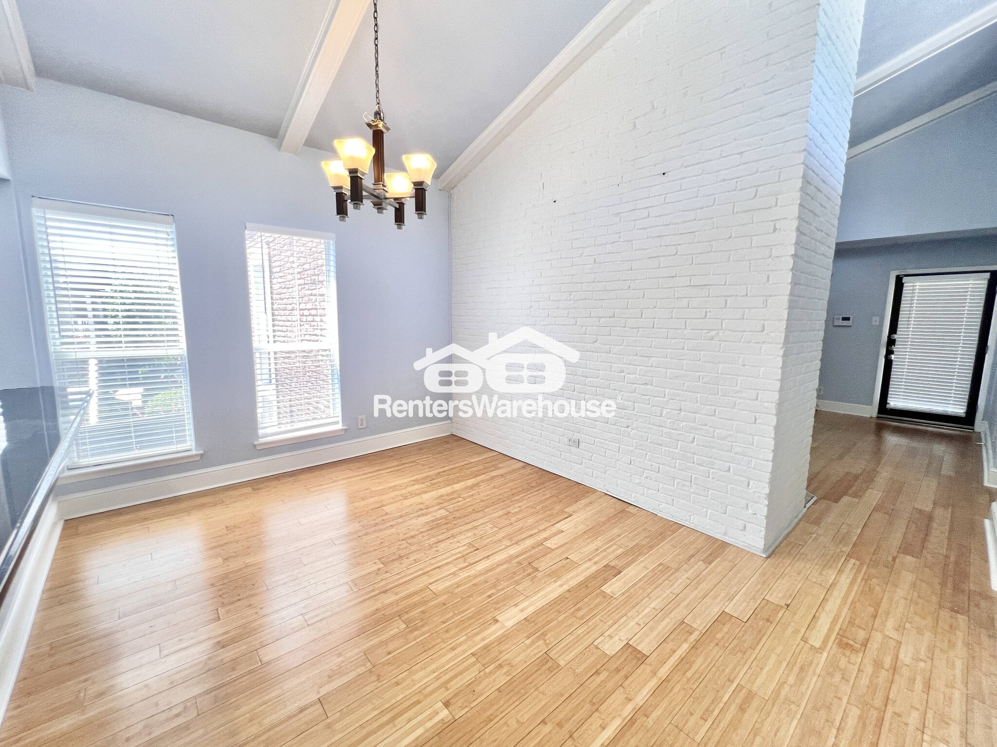 Building Photo - 5928 Sandhurst Ln