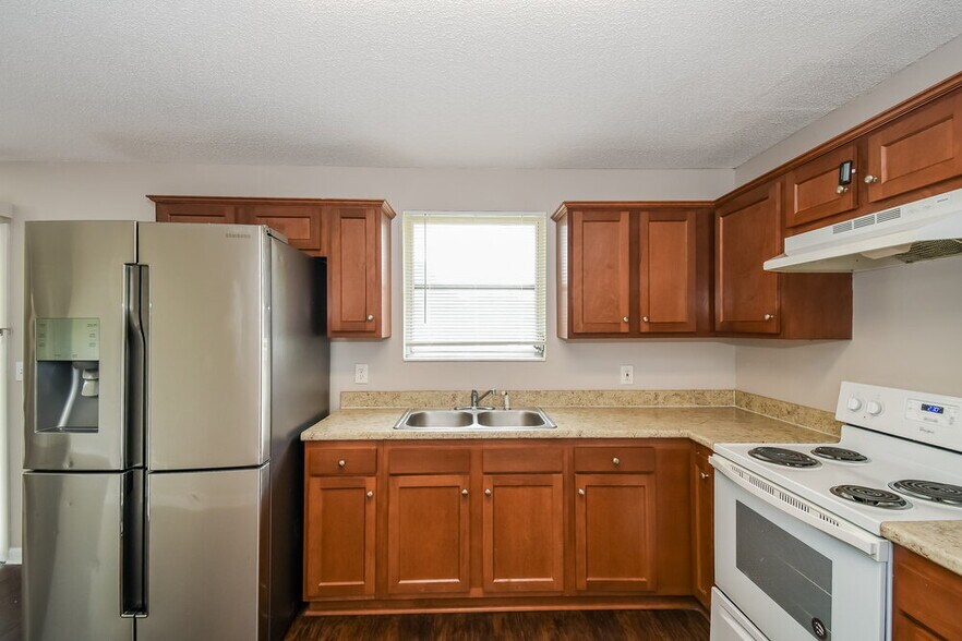 Building Photo - 5038 Locksley Ave