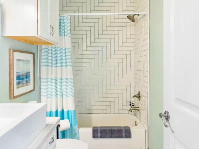 Building Photo - 986 Bahama Ln