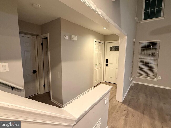 Building Photo - 208 Red Haven Dr