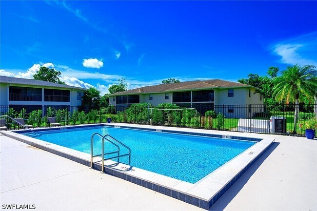 Building Photo - 135 Cypress Way E
