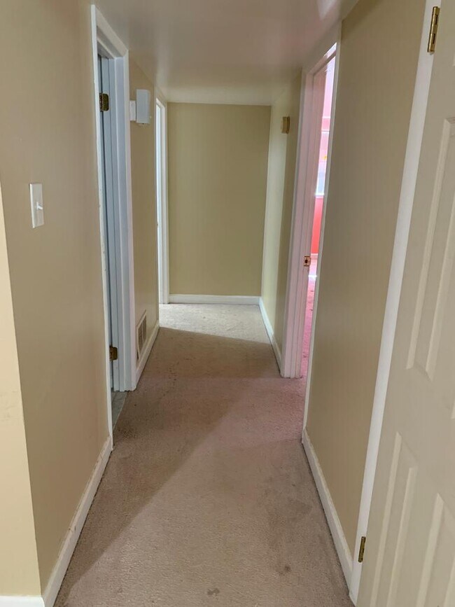 Building Photo - 5625 Saint Charles Dr