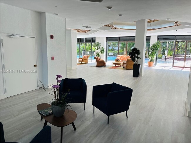 Building Photo - 1450 Brickell Bay Dr