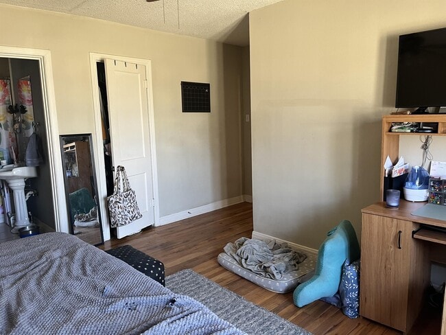 Building Photo - 3303 28th St