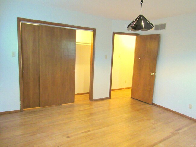 Building Photo - 4401 E Cambridge Ct